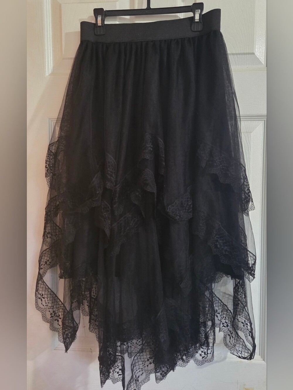 GUC Women's black tiered lace asymmetrical skirt with an elastic waistband Goth - Picture 2 of 7